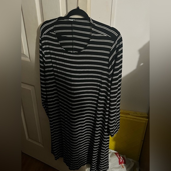 Old Navy Dresses & Skirts - Old Navy Black and White Striped Long Sleeve Dress